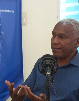 Docente del IEESL publicará libro sobre la tradición del besamano